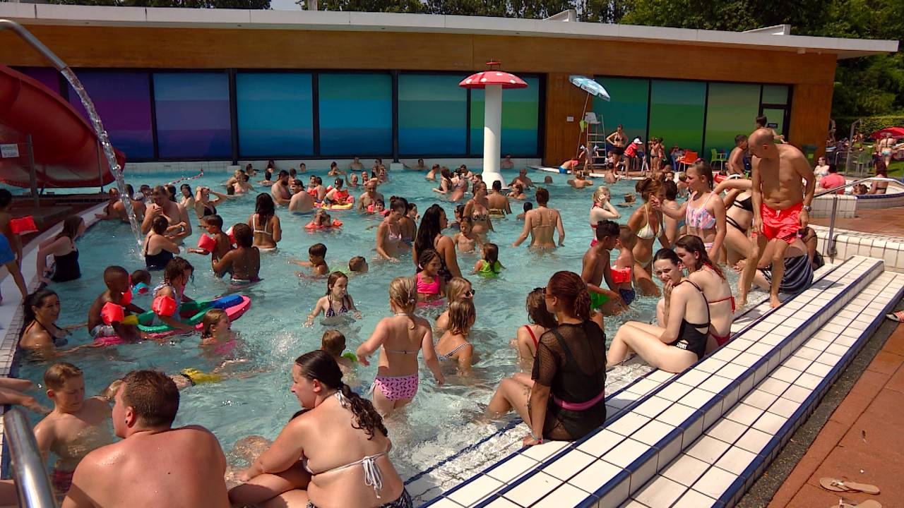 Het is druk in openluchtzwembad Stappegoor in Tilburg.