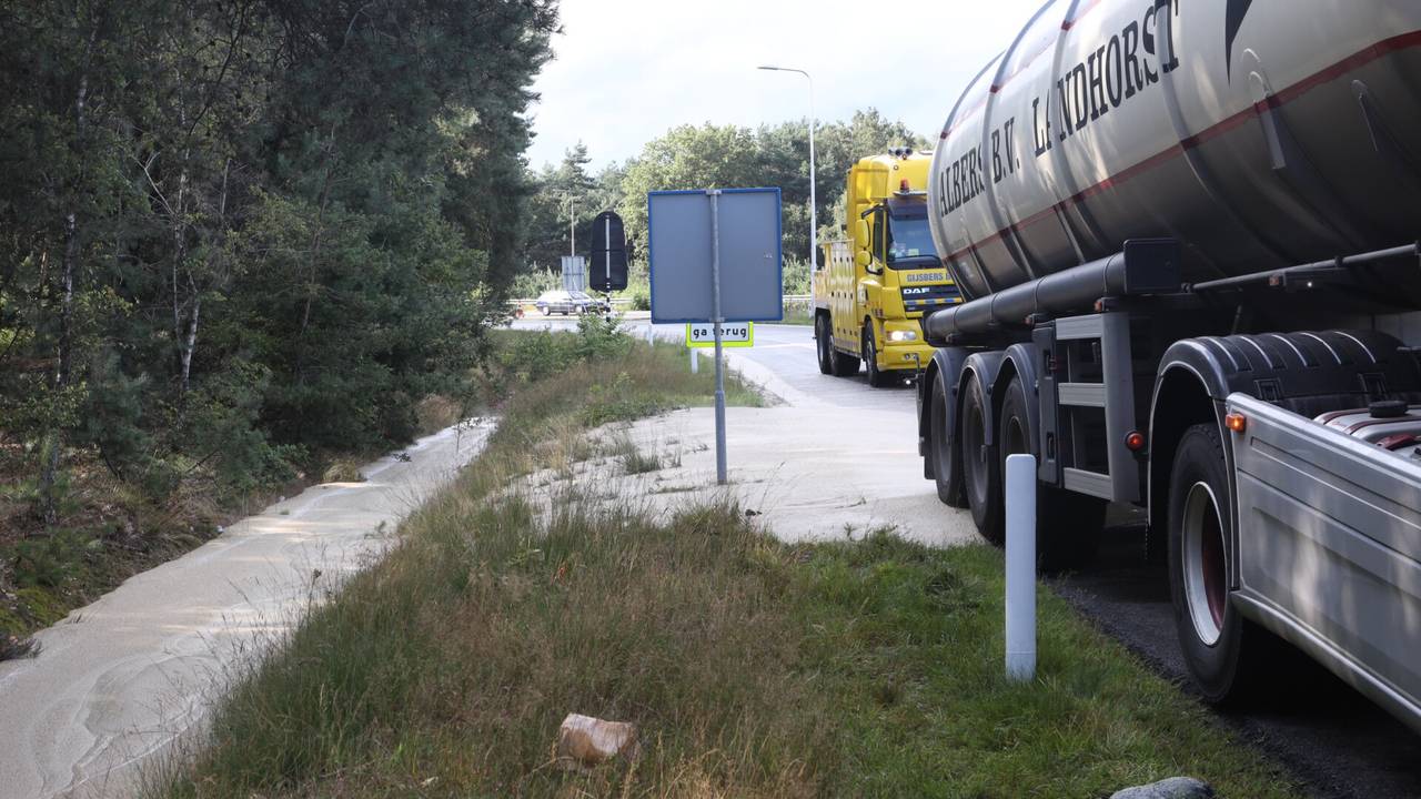 Tankwagen lekt aardappelpulp op de A58, opruimen duurde uren - Vimarsana News