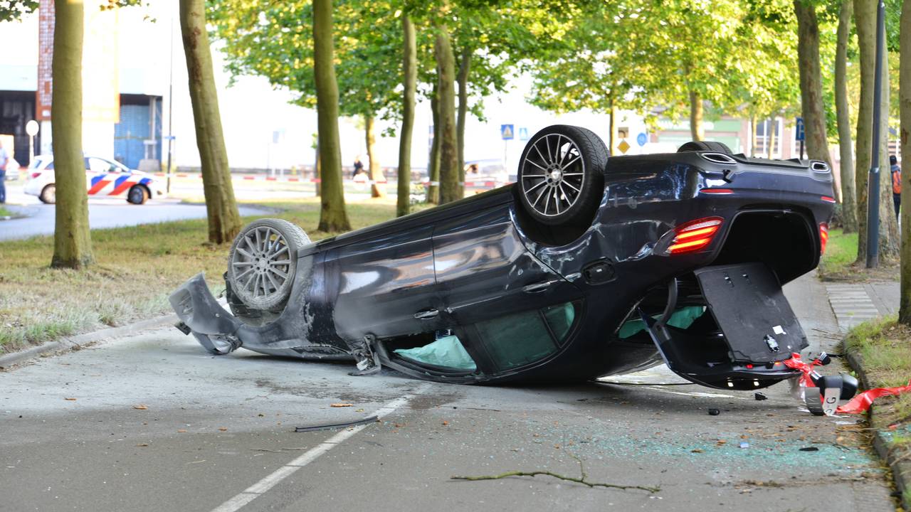 De weg werd afgesloten voor onderzoek. (Foto: Perry Roovers / SQ Vision)