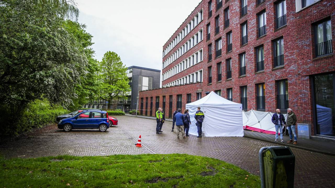 Dode man gevonden op straat (foto: SQ Vision).