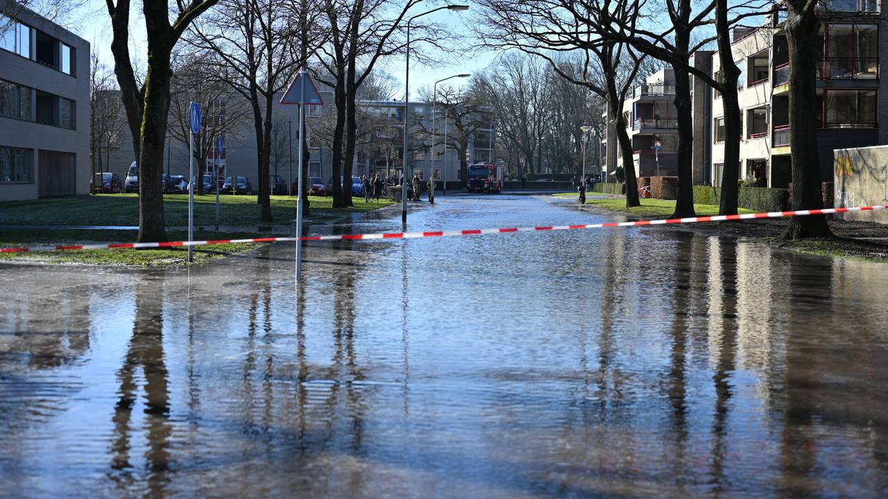 Een aantal straten is afgezet (foto: SQ Vision/Tom van der Put).