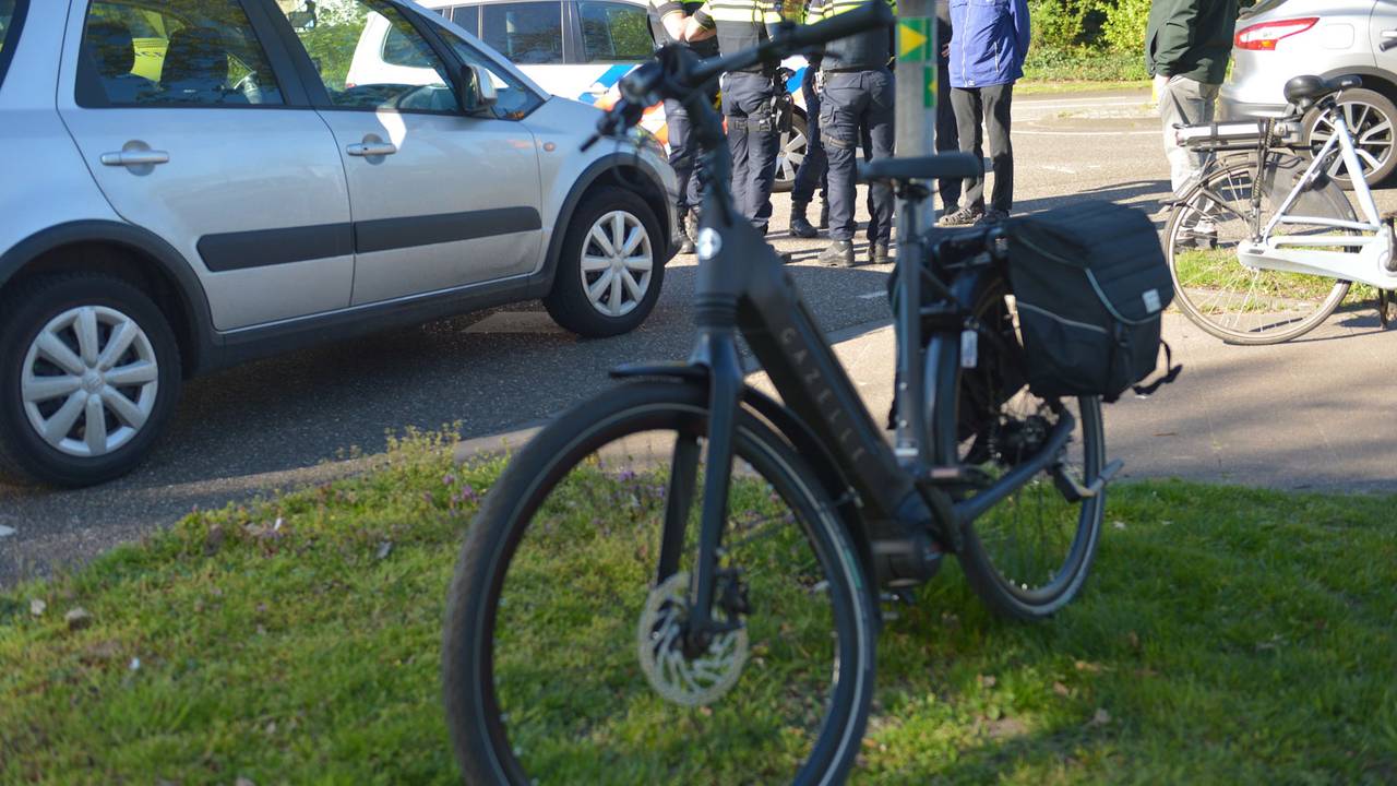 De aanrijding vond plaats op De Poort in Deurne (foto: Walter van Bussel/SQ Vision).