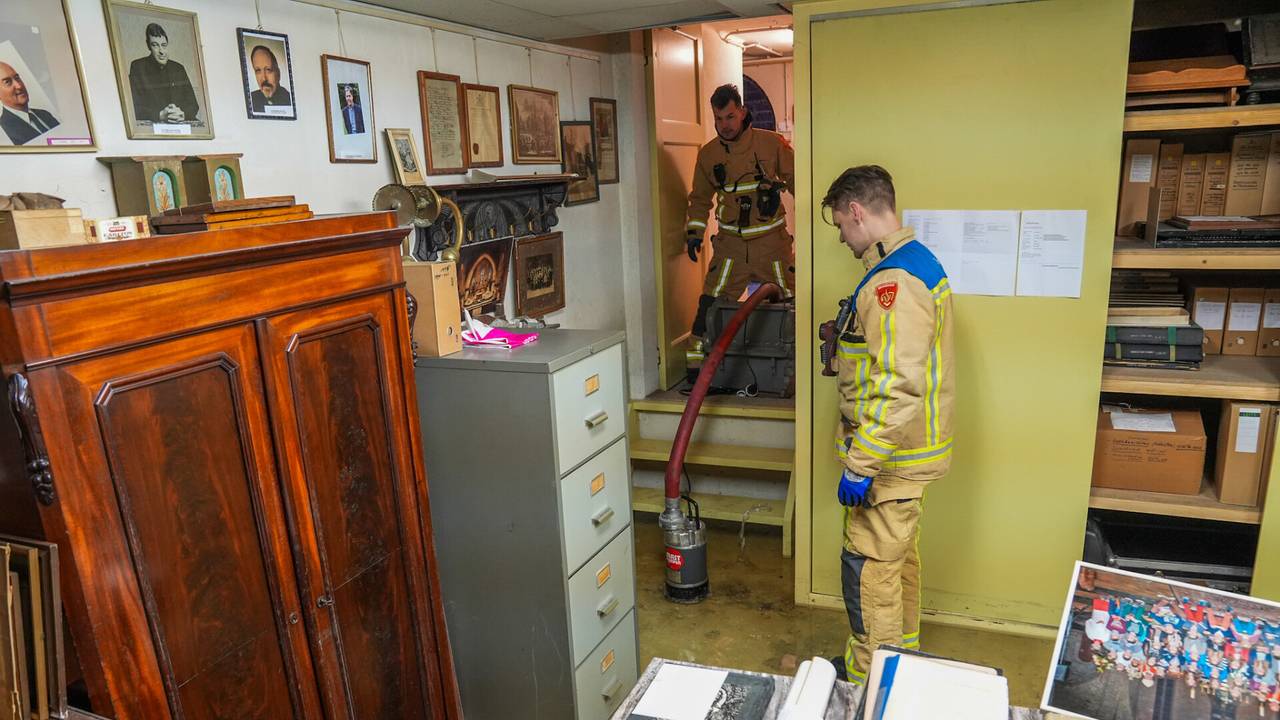 Wateroverlast in de kerk aan de Jan Deckersstraat in Heeze (foto: Dave Hendriks/SQ Vision).
