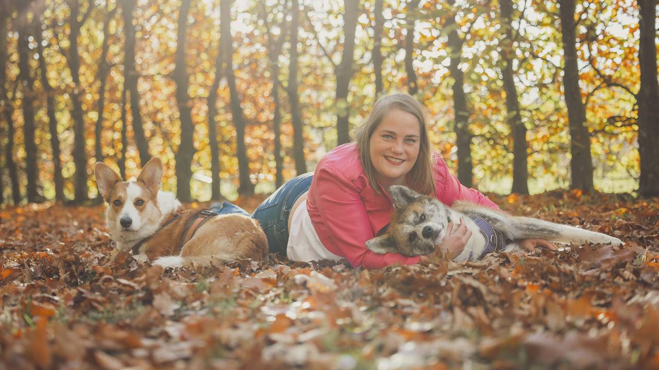 Ynske samen met haar honden. (Foto: Ynske Hassing)