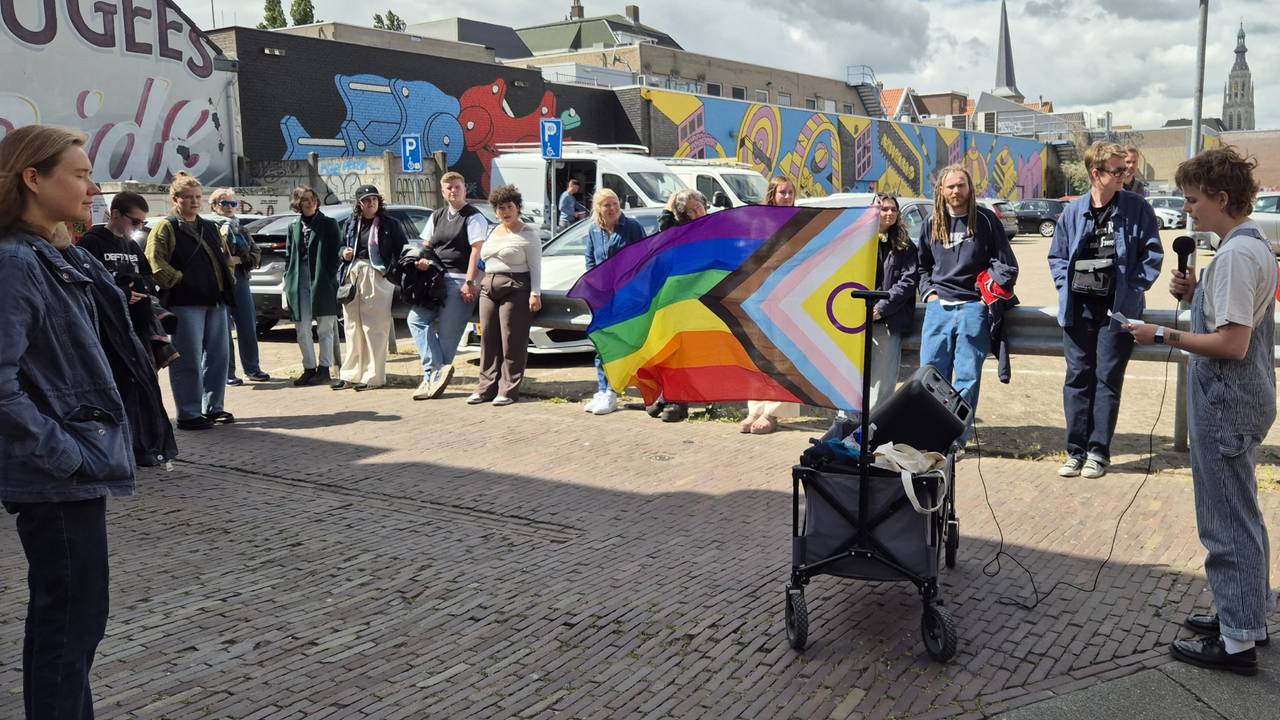 Sinds vrijdag vertelt een queerwandeling door Breda, de LHBTQIA+-geschiedenis van de stad (foto: Niek de Bruijn)