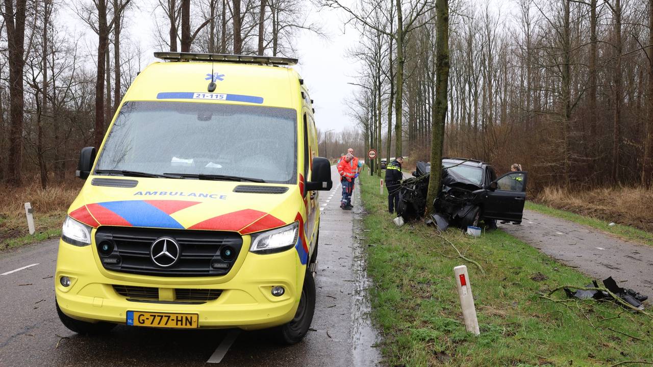 Het ongeluk gebeurde aan de Steeg in Schijndel (foto: Sander van Gils/SQ Vision).