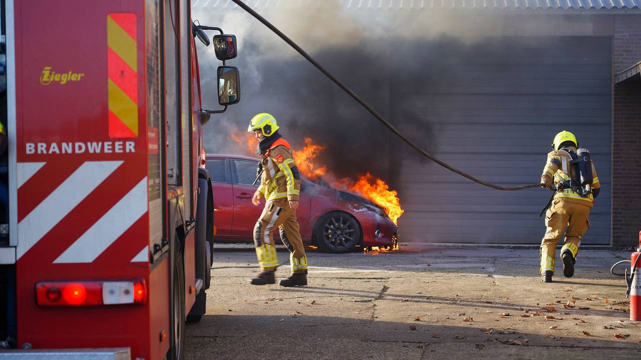 112 news: car catches fire • gas leak in Budel-Dorplein