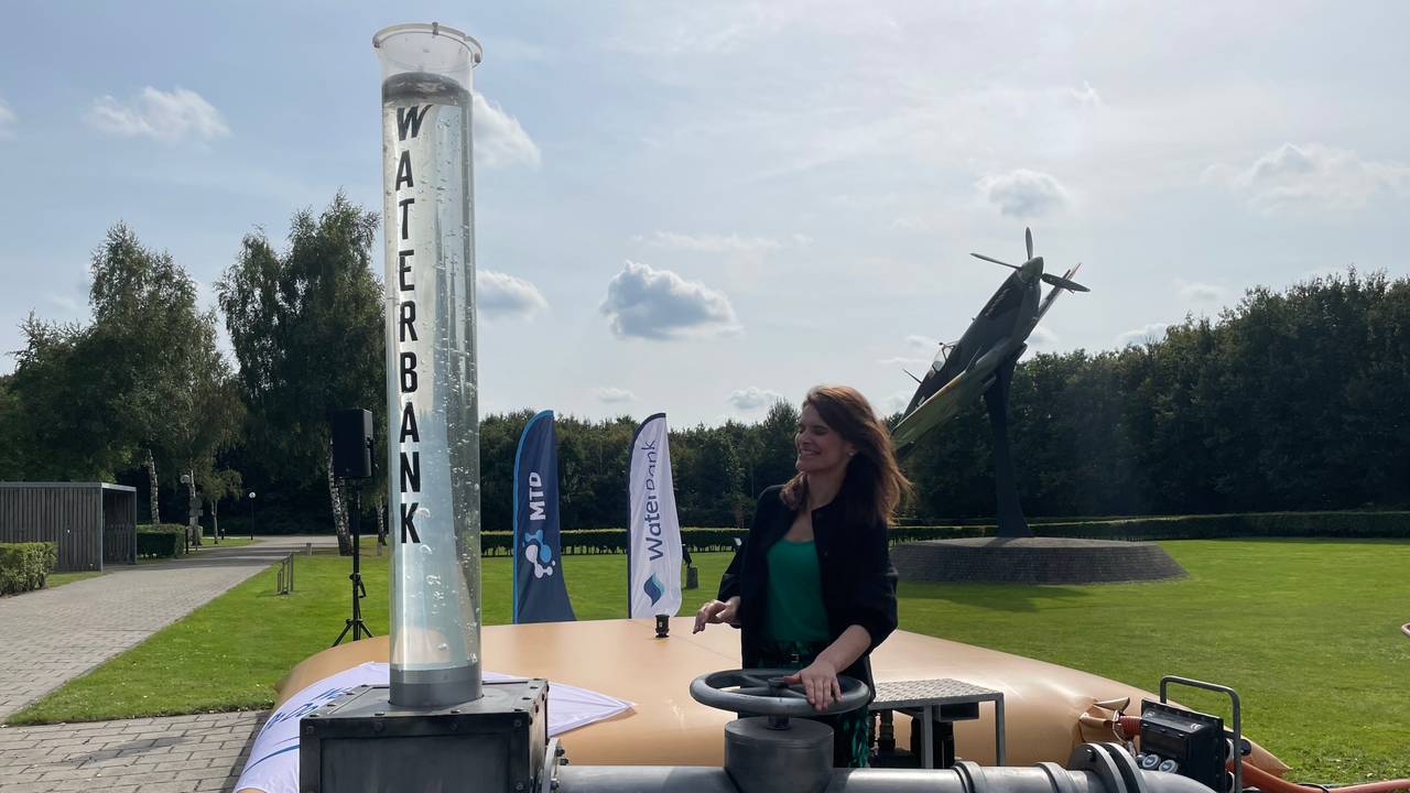 De Waterbank: een enorme waterzak voor als elke druppel telt