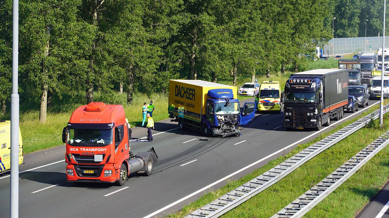 A16 Richting Breda Weer Open Na Ongeluk Met Twee Vrachtwagens - Omroep ...