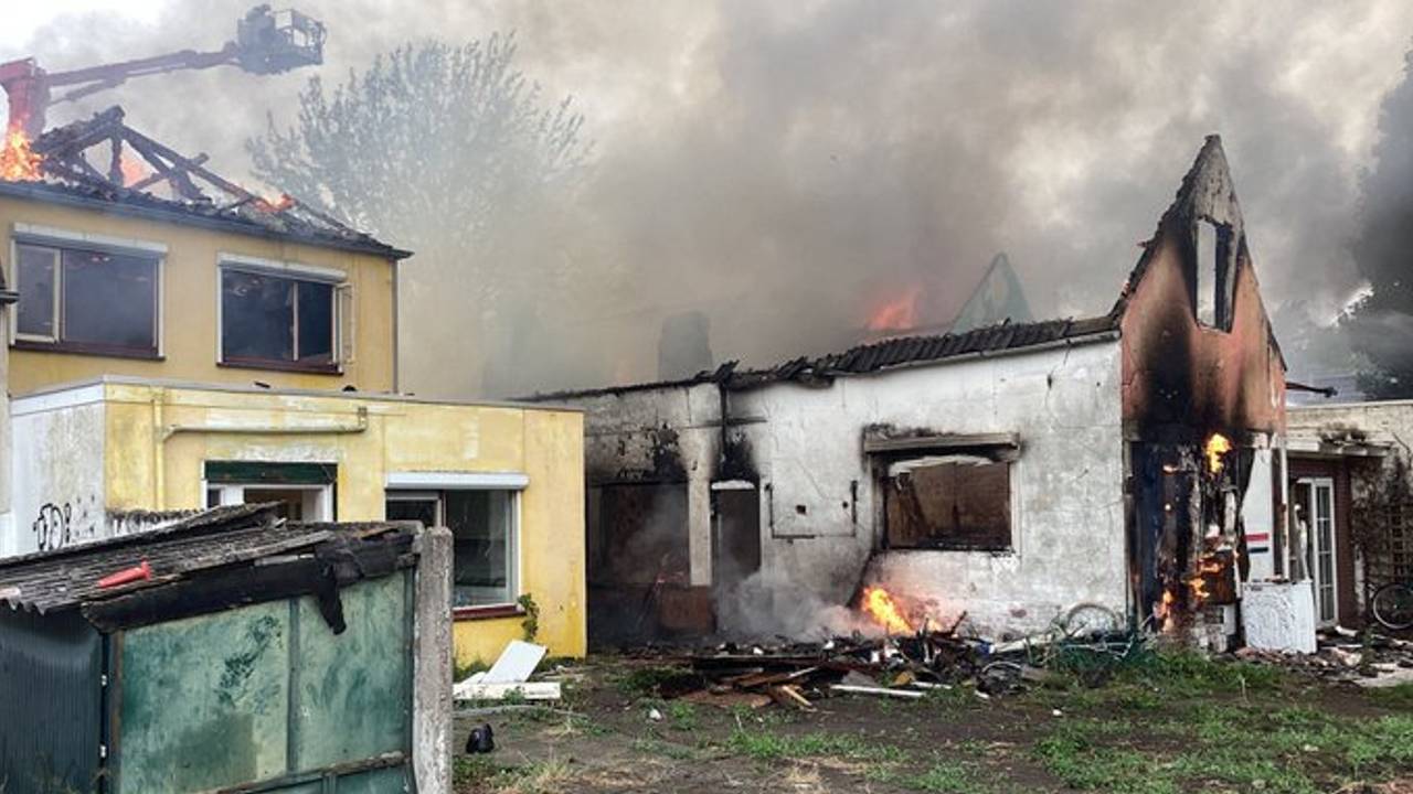 Demolition houses in Roosendaal on fire, a lot of smoke, risk of collapse