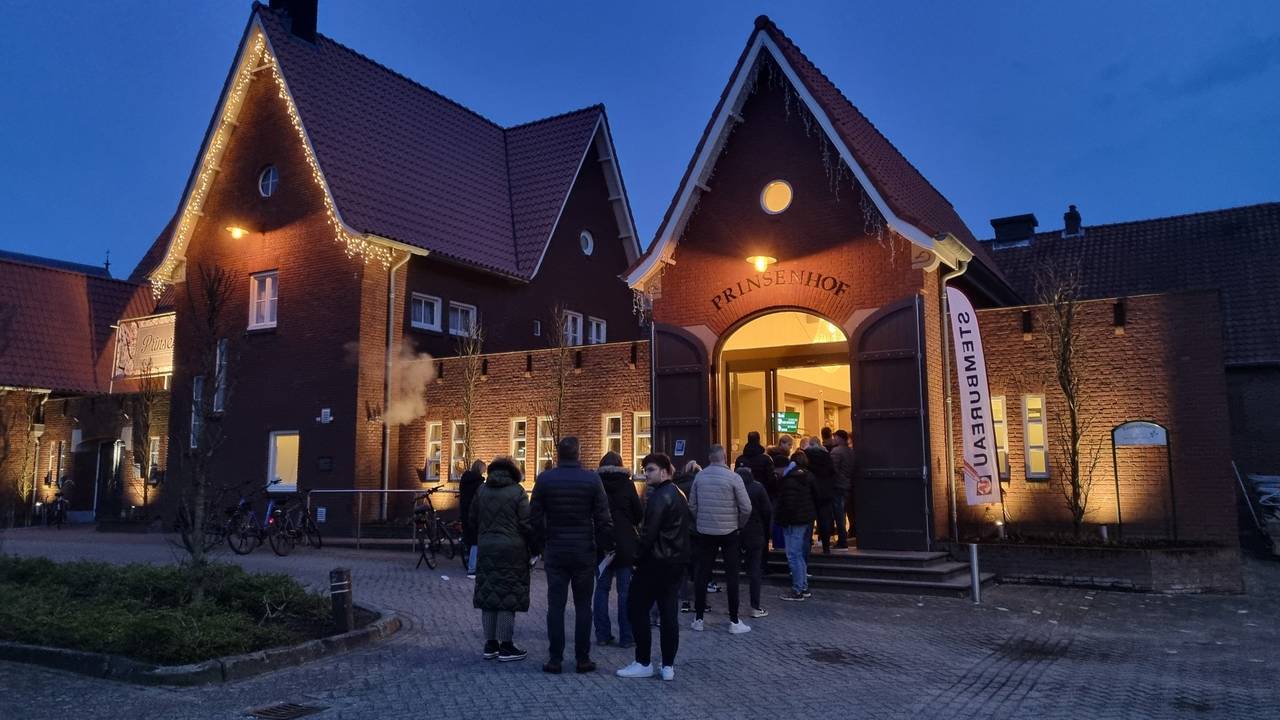 Stembureau Prinsenhof in Best, begin van de avond (foto: Collin Beijk).