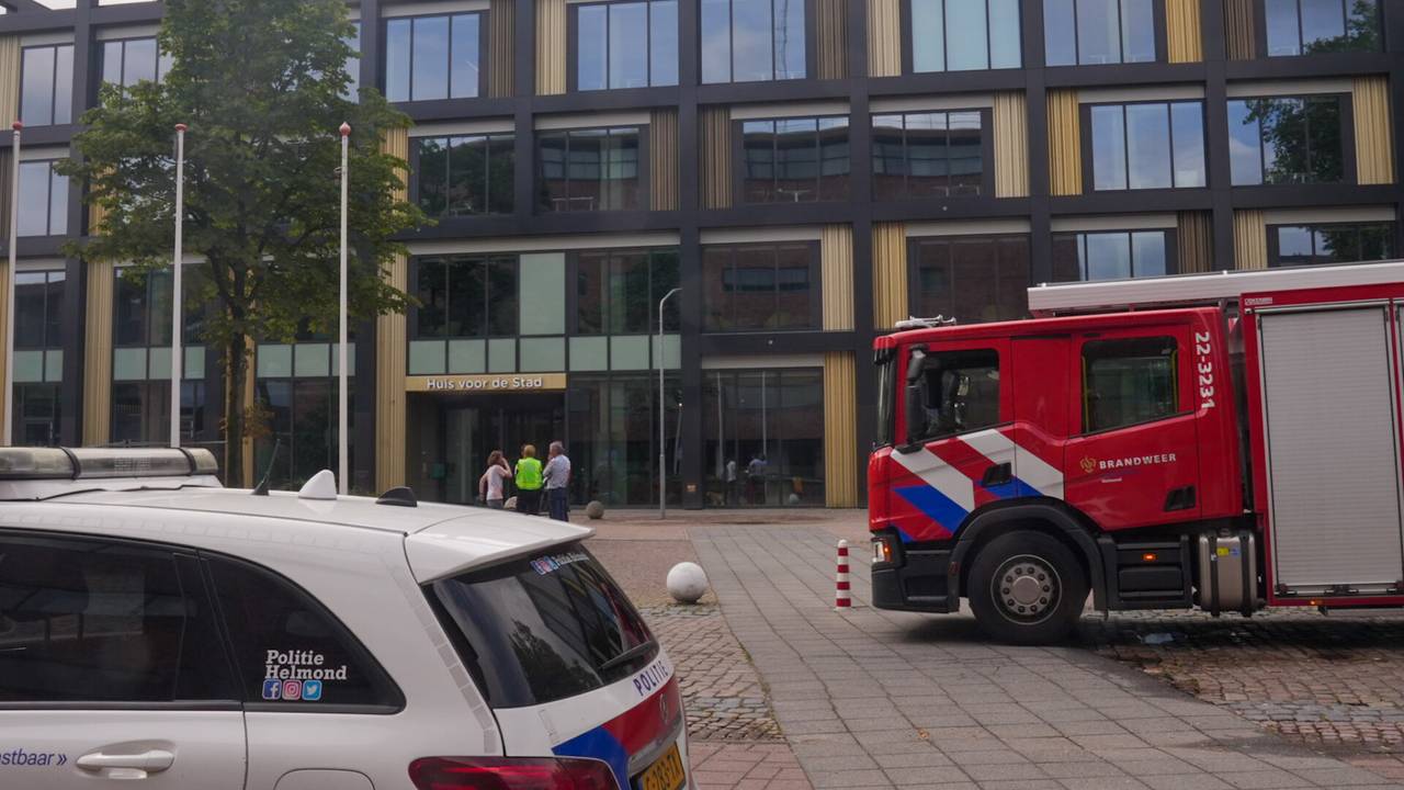 Vanwege het brandalarm werd de brandweer ingeschakeld (foto: Harrie Grijseels/SQ Vision).