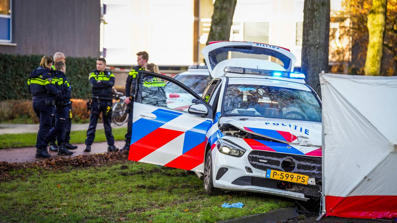 Motorrijder komt om het leven bij aanrijding met politiewagen in Eindhoven.