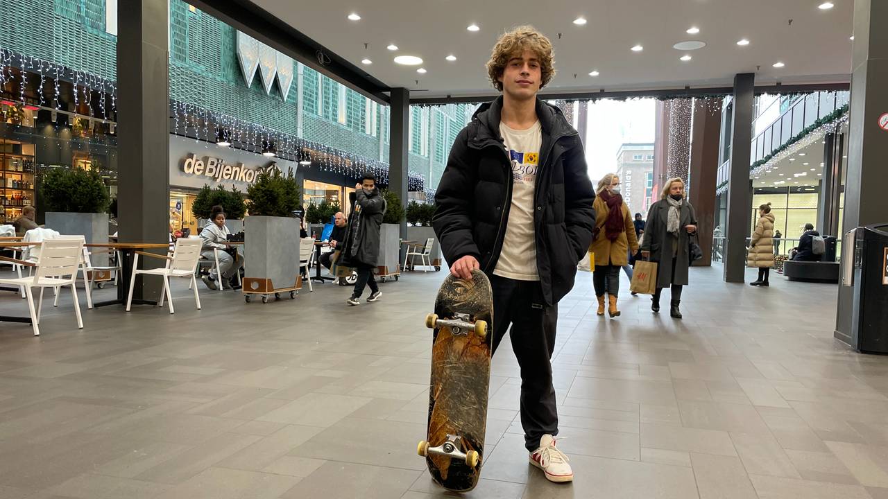 Skater Gijs van Schaick Zillesen startte een petitie om een skateverbod tegen te houden.