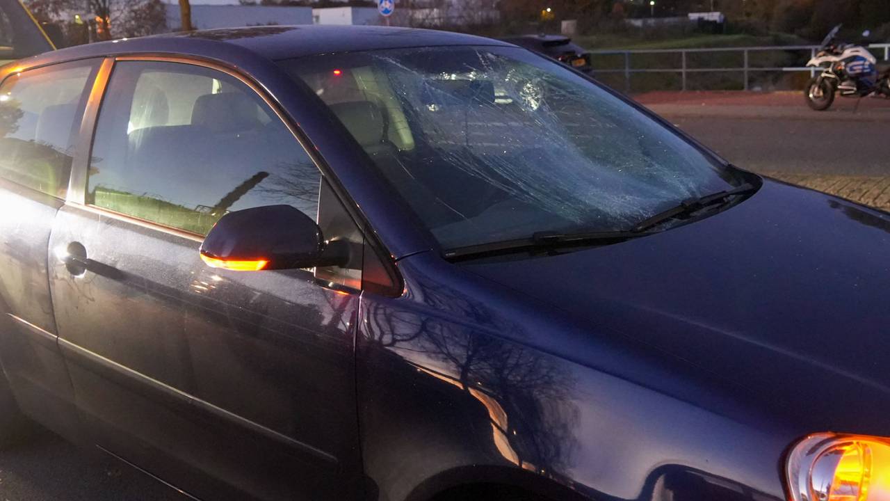 Schade aan de auto (foto: Harrie Grijseels / Persbureau Heitink).
