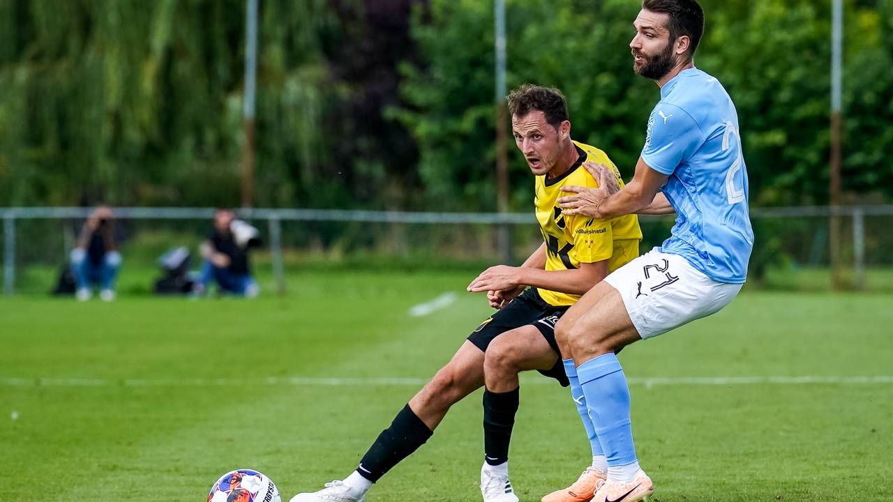 Clint Leemans namens NAC Breda in het oefenduel met OFI Kreta. (Foto: Rene Nijhuis/Orange Pictures)