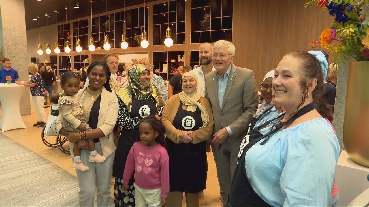 Theo Weterings neemt afscheid van Tilburg in een vol stadhuis (foto: Omroep Brabant).
