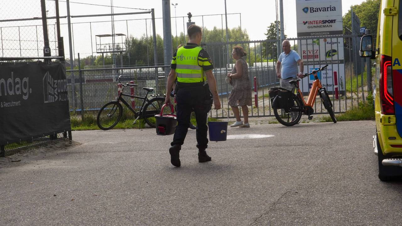 Man ernstig gewond door fietsongeluk, traumahelikopter opgeroepen.