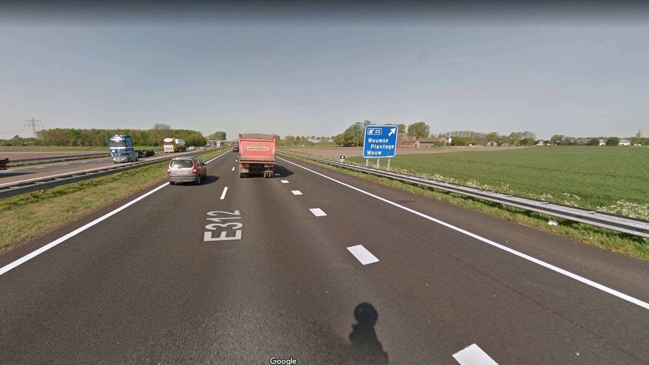 De mishandeling vond plaats bij de afslag Wouwse Plantage van de A58 (foto: Google Maps).