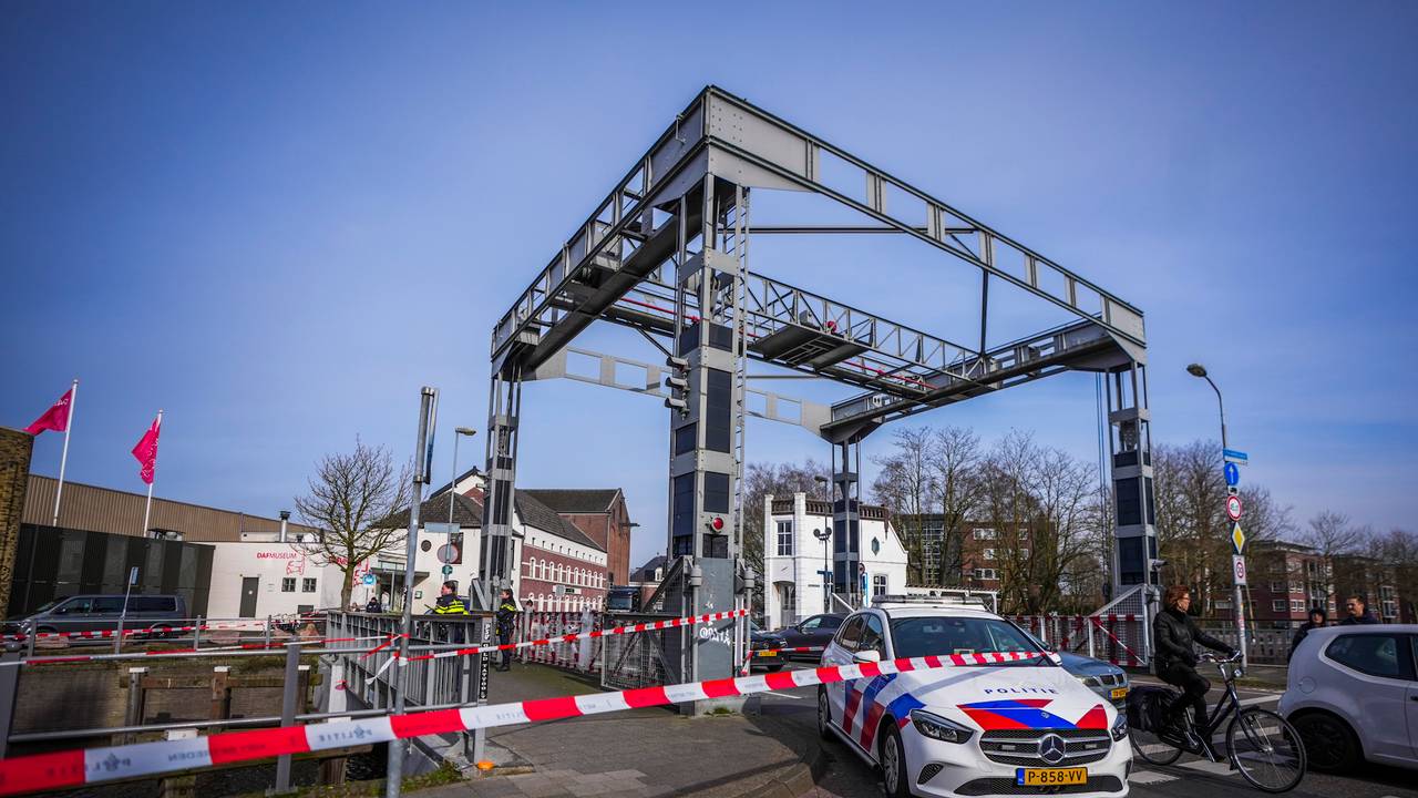 Ook de brug is afgezet (foto: SQ Vision).