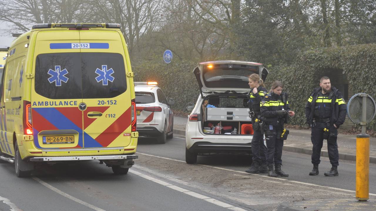 Meisje gewond na aanrijding met vrachtwagen (foto: Perry Roovers/SQ Vision).