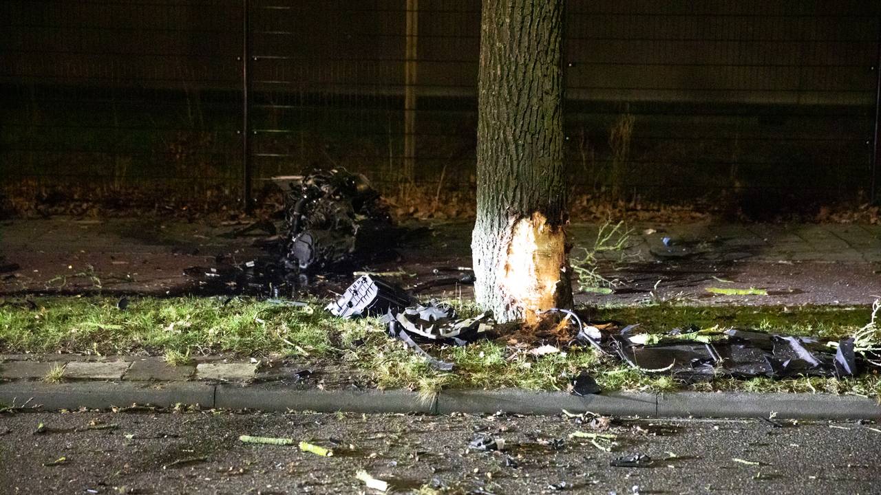 Hoe het mis kon gaan op de Bredaseweg in Roosendaal wordt onderzocht (foto: Christian Traets/SQ Vision).