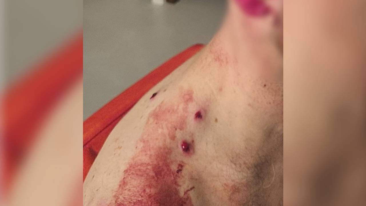 同性カップルがひどい虐待を受ける：「父親と息子は小児性愛者に教訓を与えたかった」