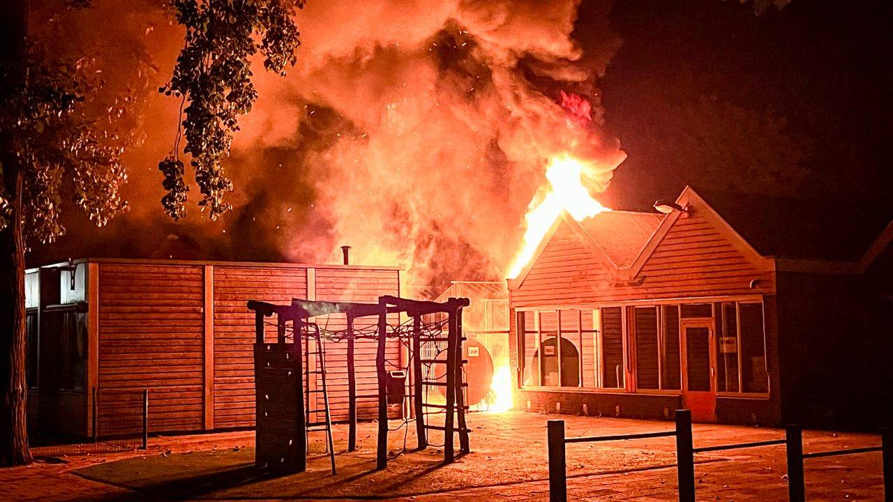 Brand basisschool Het Baken aan De Vlasakkers (Archieffoto: Gabor Heeres/SQ Vision)