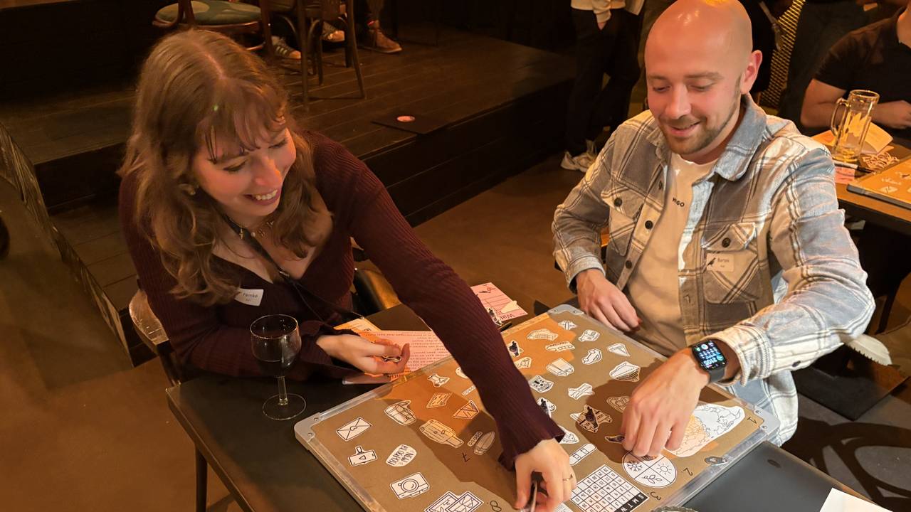 Vergeet swipen, hier zoeken 'tortelaars' de liefde door spelletjes te doen