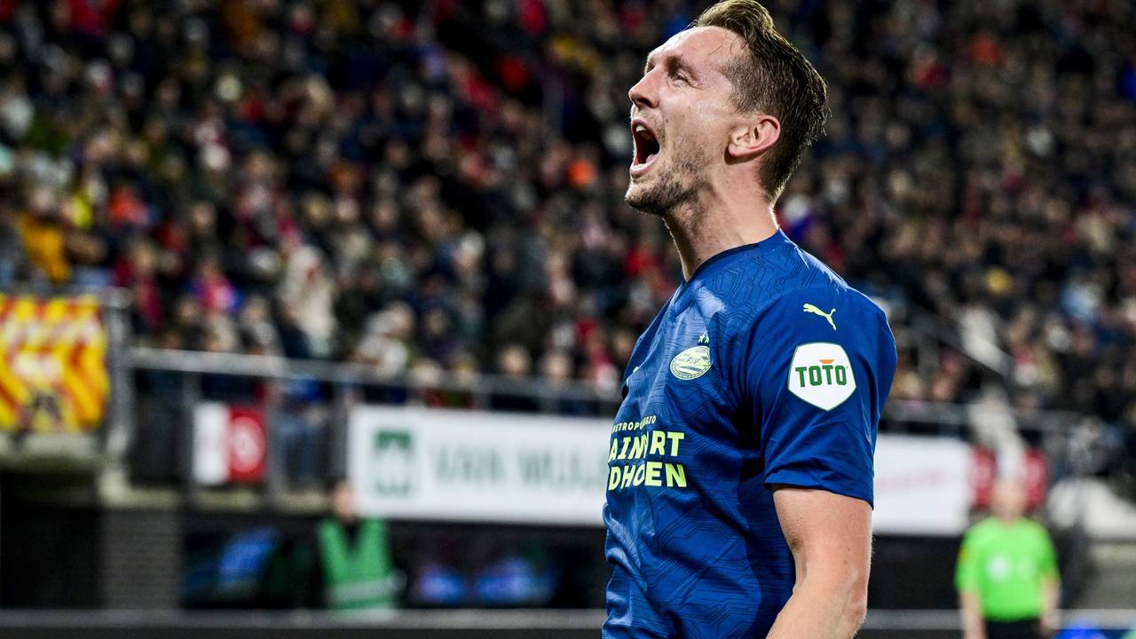 Luuk de Jong maakte twee doelpunten in Alkmaar (foto: ANP).