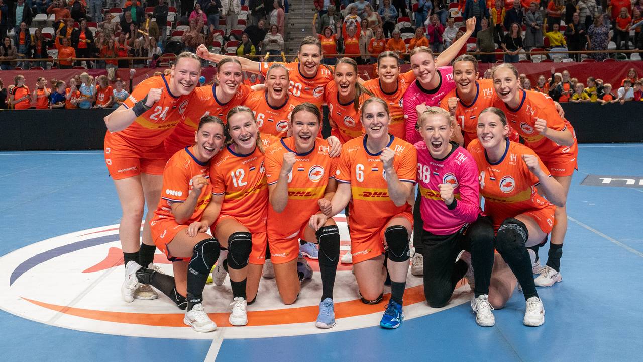 Loïs van Vliet bij het Nederlands team, bovenste rij vierde van rechts. (Foto: Henk Seppen, Orange Pictures)