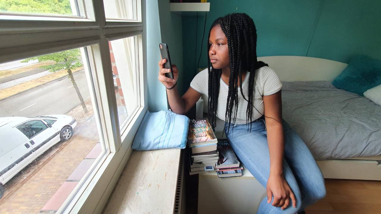 Thelma filmde de aanhouding vanuit haar raam (foto: Dirk Verhoeven).