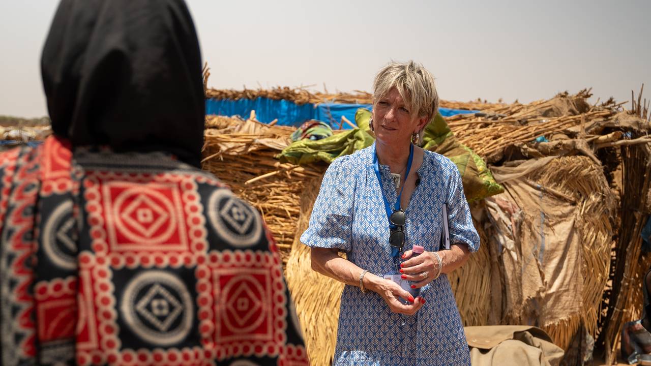 Tineke Ceelen in Tsjaad (foto: Stichting Vluchteling/Olivier van Gaalen).