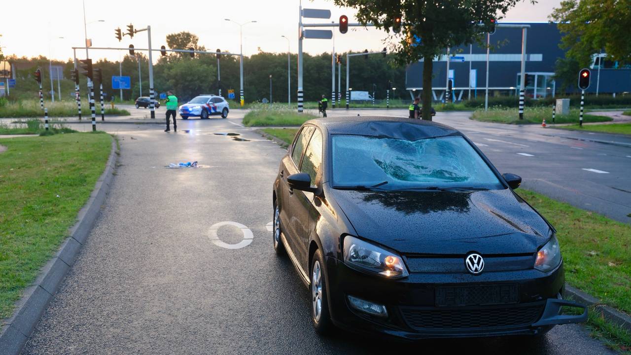 De fietser werd geschept door een automobilist (foto: Sander van Gils/SQ Vision).