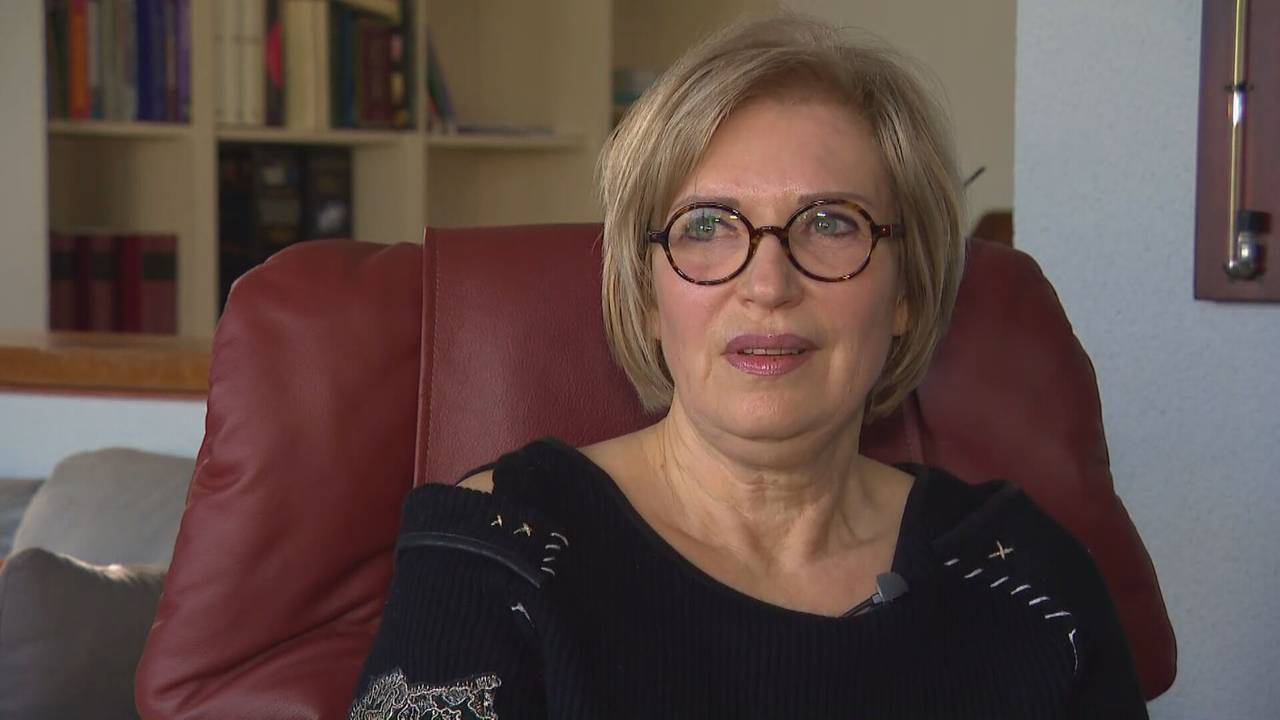 Elena maakt zich zorgen over haar zoon en haar vaderland.