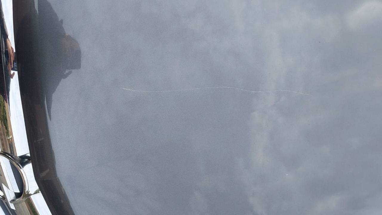 Een van de auto's die het moest ontgelden (foto: buurtbewoner).