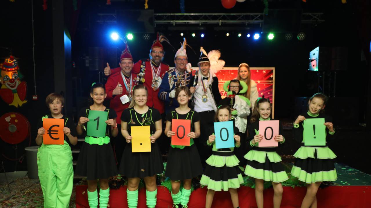 De Walvisjes maken opbrengst speldjesactie bekend