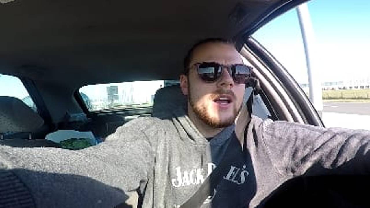 In een oude Citroën reed Kellan rechtstreeks naar Lviv.