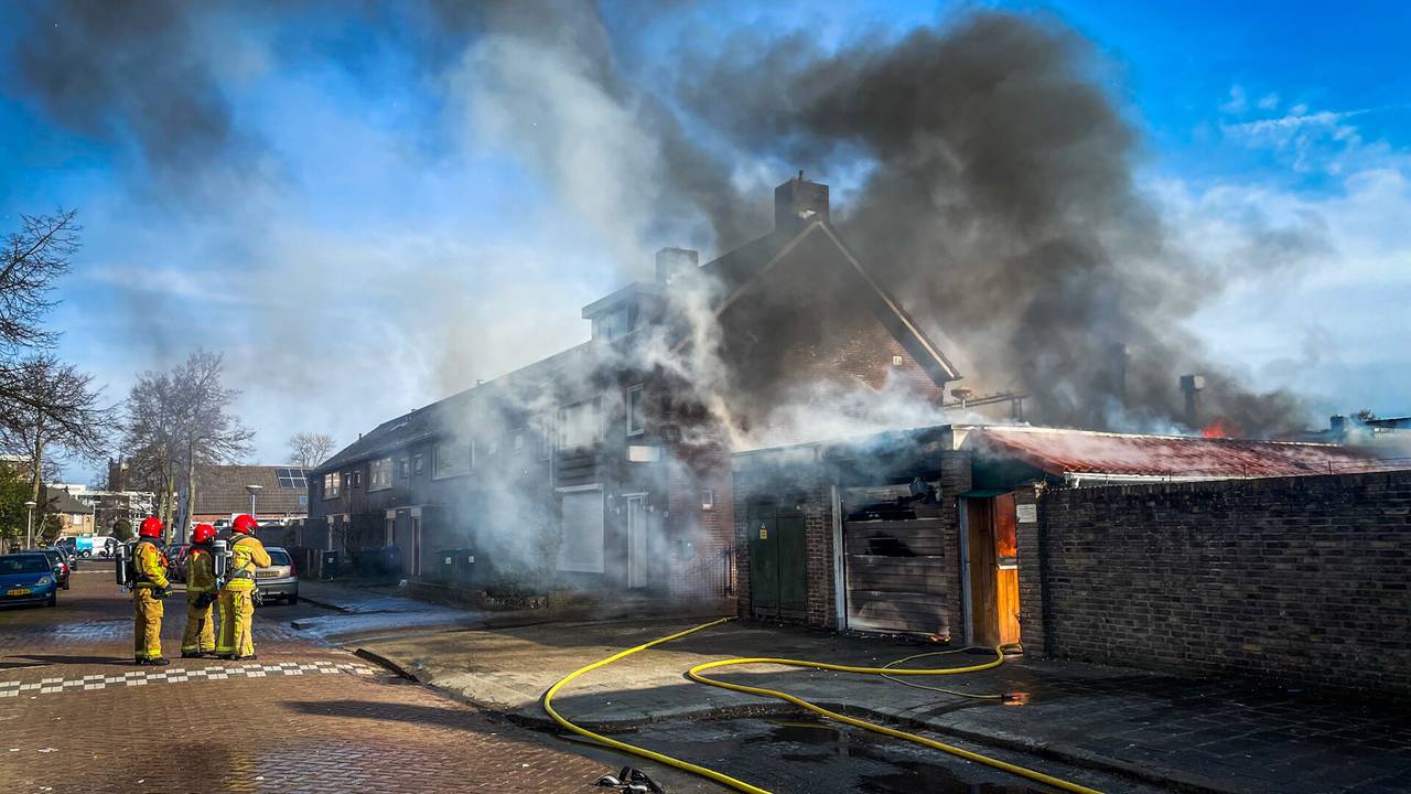 De rookwolken waren tot in Nuenen te zien (foto: SQ Vision).