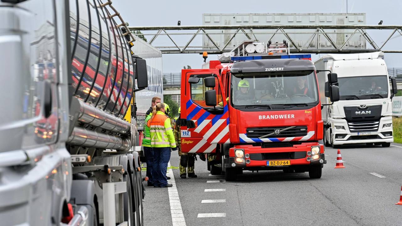 Ongeluk met twee vrachtwagens (foto: Tom van der Put/SQ Vision).