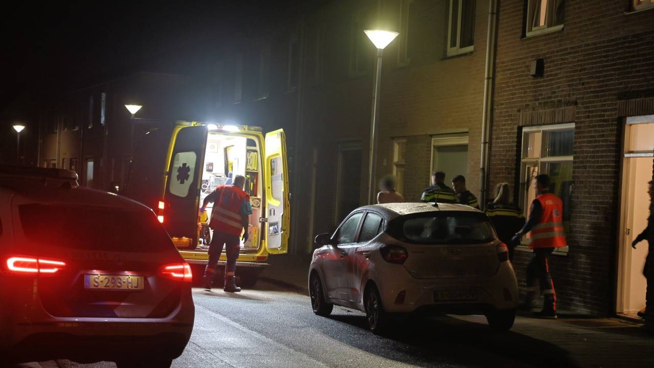 Politie en ambulance werden ingeschakeld na de steekpartij in Boxmeer (foto: Persbureau SK-Media/SQ Vision).