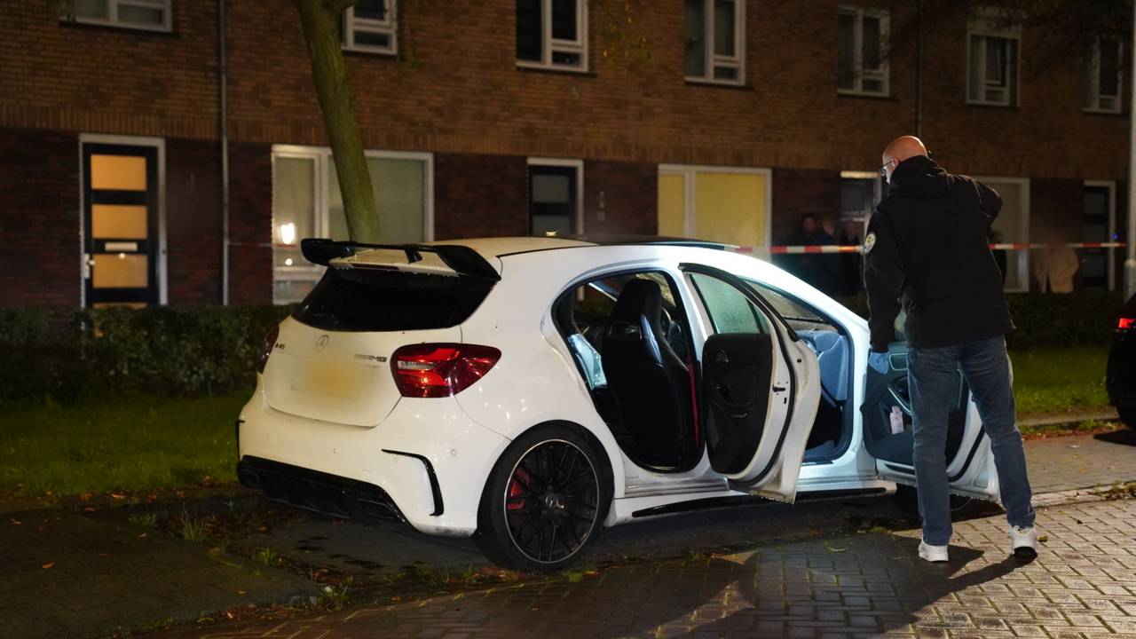 Explosives go off in car in Den Bosch, possible arson attempt