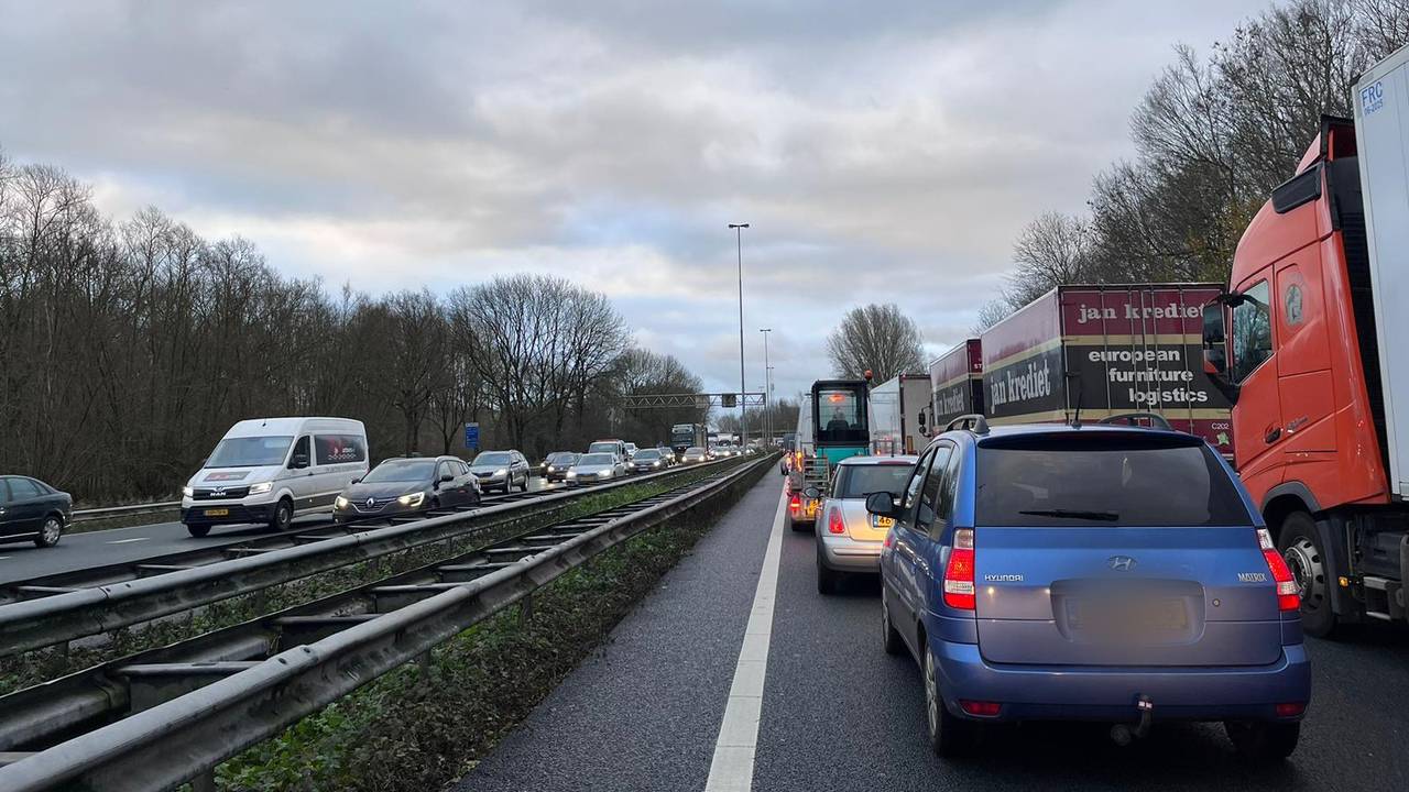 In de file op de A27 (archieffoto: Hubèrt Mol).