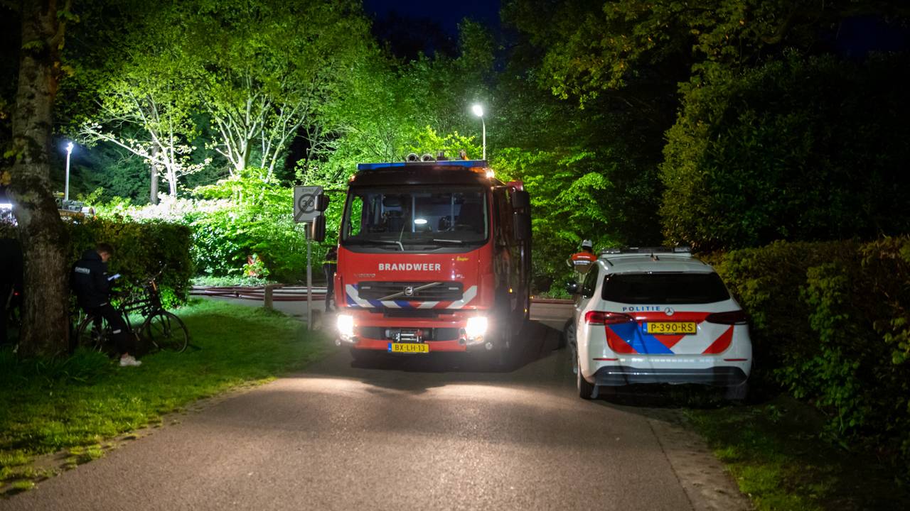 Rond halftien zondagavond kwam de melding van de brand binnen bij de brandweer (foto: Christian Traets/SQ Vision).