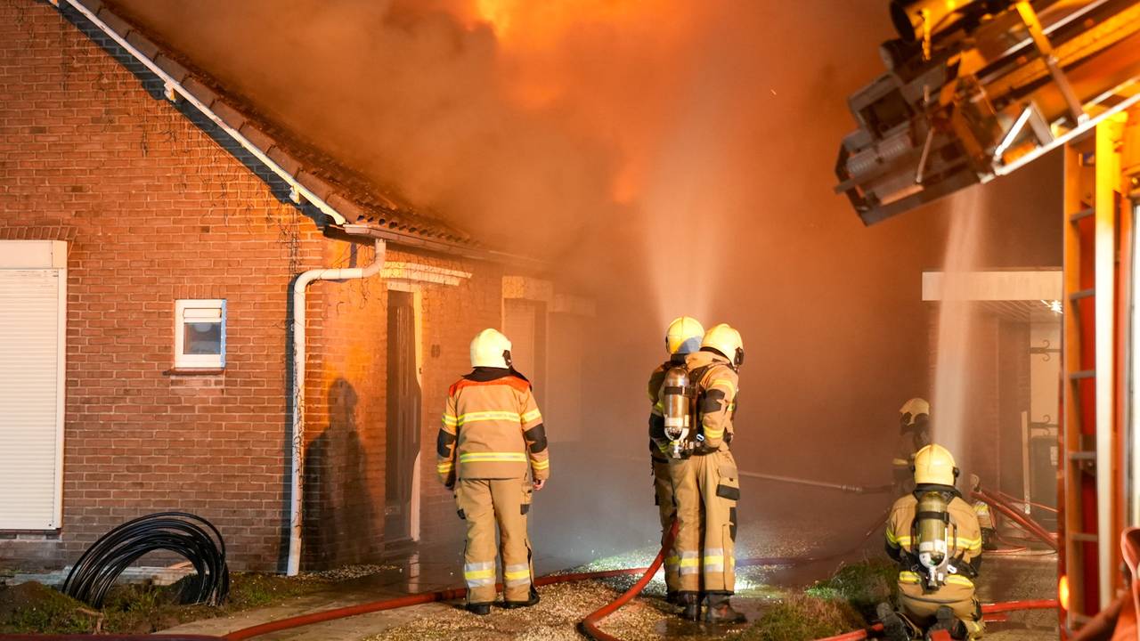 De brandweer in actie in Berghem (foto: Gabor Heeres/SQ Vision Mediaprodukties).