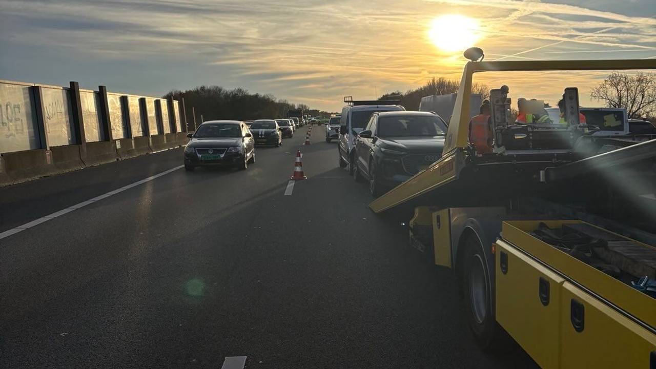 Meerdere auto's botste op elkaar (foto: Rijkswaterstaat).