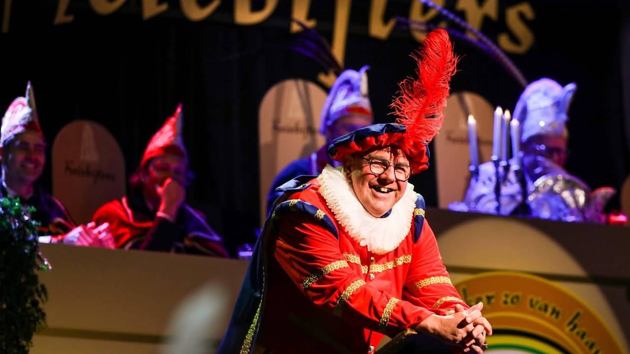 Jasper geniet als hij in de ton staat (foto: Tonpraatfoto's.nl)