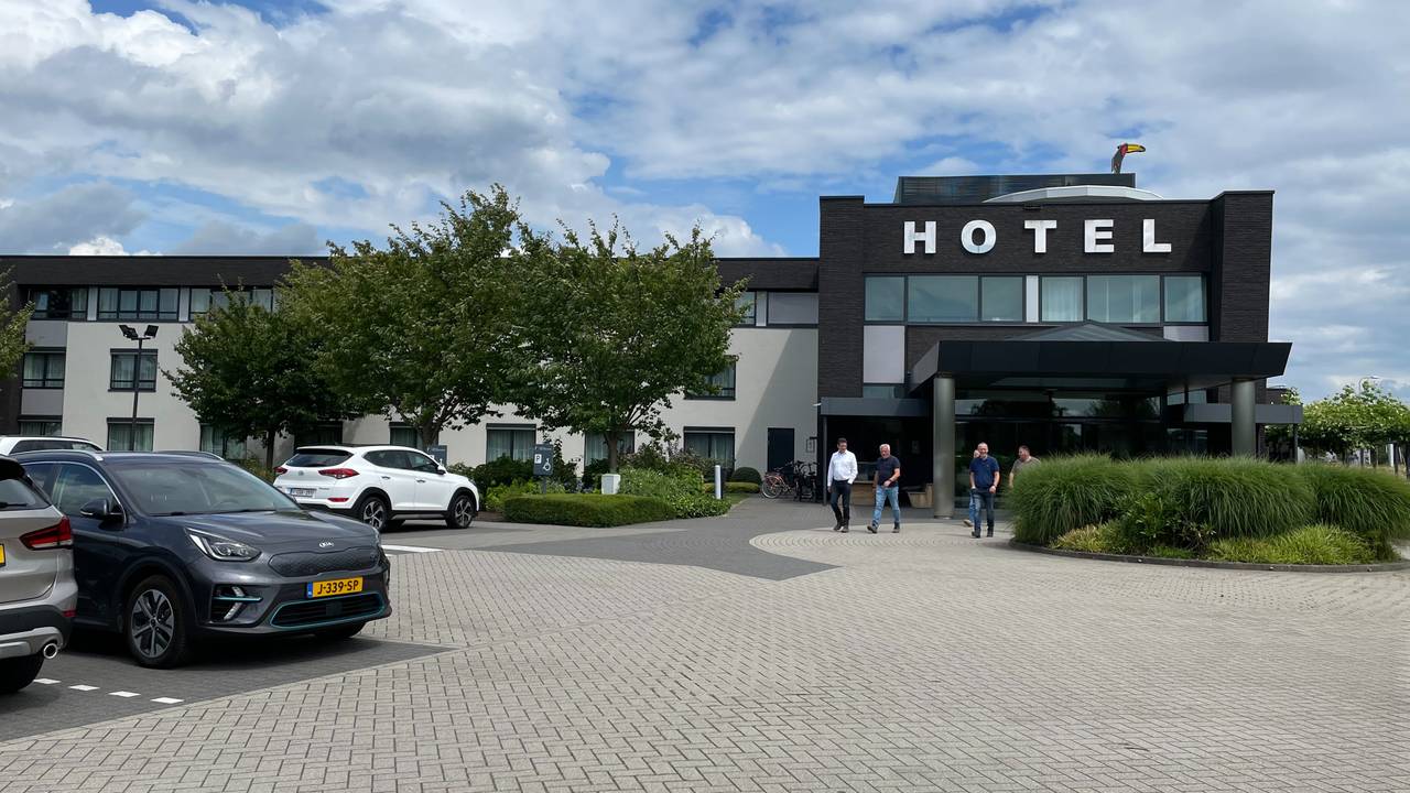 Asielzoekers blijven langer in hotel Uden, bouw nieuw azc loopt uit