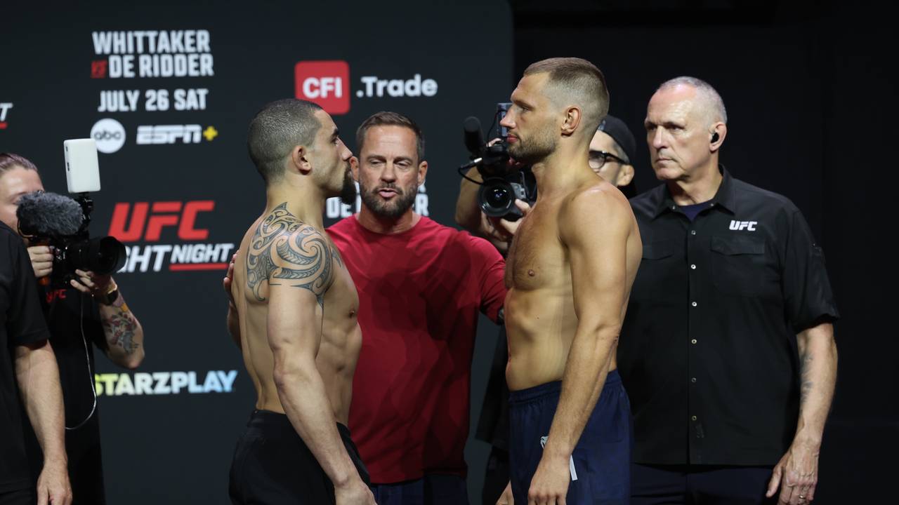 Robert Whittaker (l) en Reinier de Ridder (r) kijken elkaar in de ogen (foto: EPA).