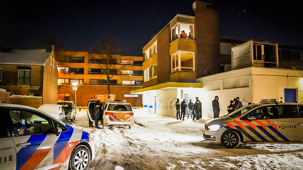 Omsingeling van het appartement (Foto: Sem van Rijssel/SQ Vision)